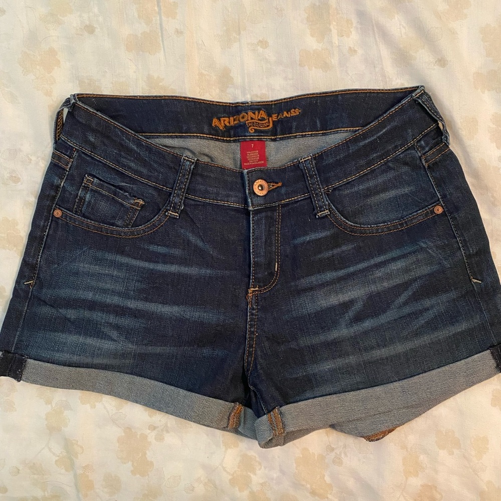 Junior’s Arizona Jeans dark-wash mid-rise folded jean shorts size 7
